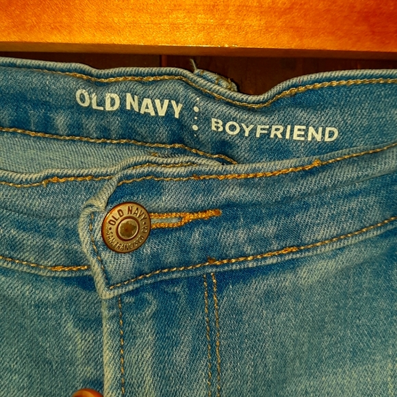 🍀3/15 Old Navy Boyfriend Distressed Jean Shorts - Picture 3 of 7